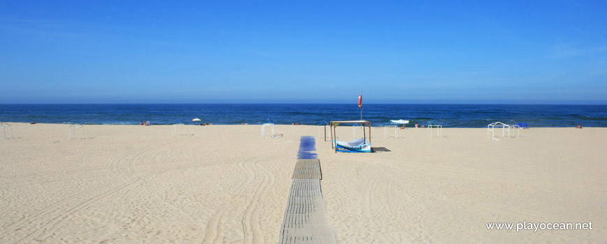 Oeste na Praia da Aguda