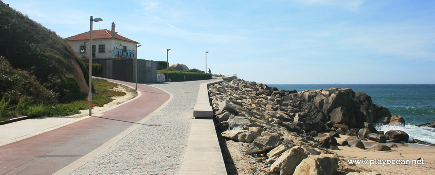 Seaside road of Praia do Cabedelo do Douro Beach