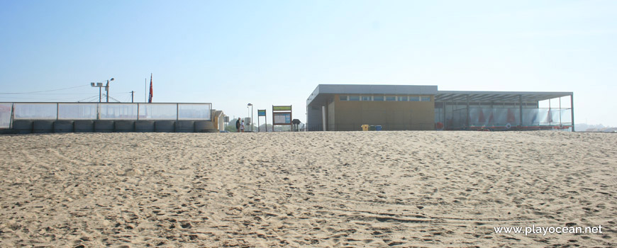 Bar at Praia de Francelos Beach