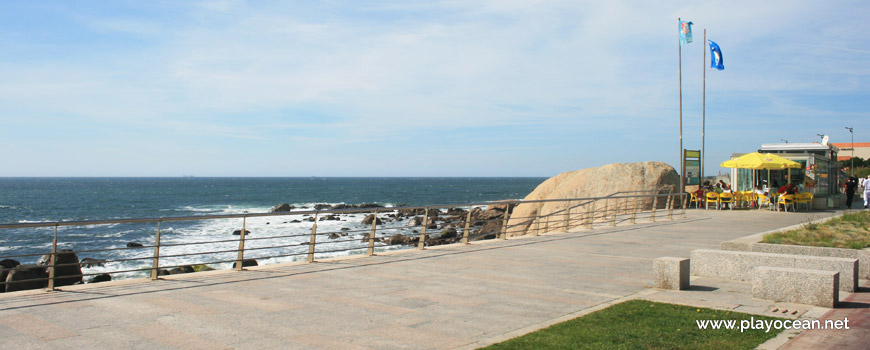 Entrance to Praia de Lavadores Beach