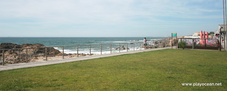 Lawn, Praia das Pedras Amarelas Beach