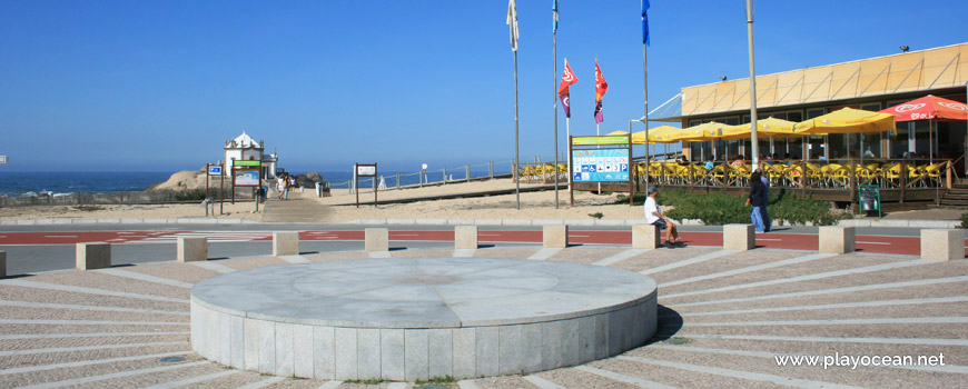Entrance of Praia do Senhor da Pedra Beach