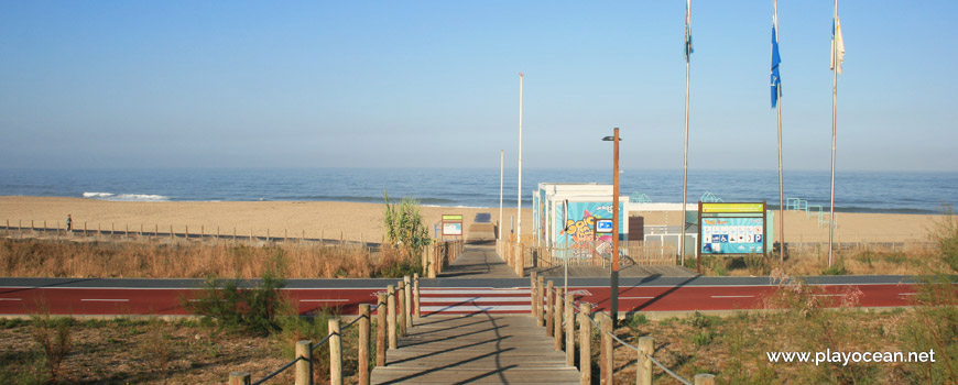 Entrance to Praia da Sereia da Costa Verde Beach