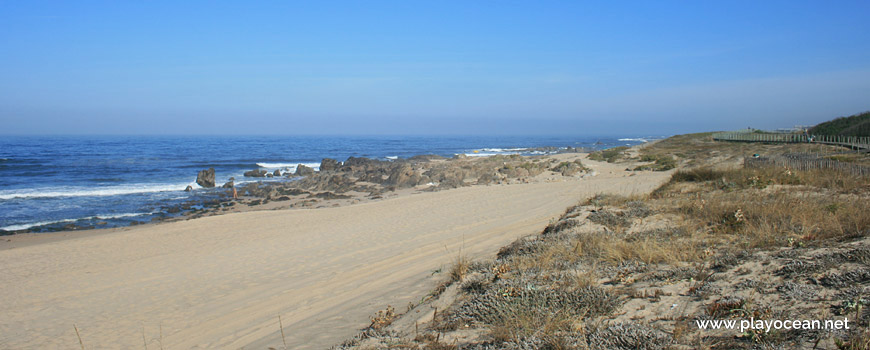 Rocks at Praia de Valadares (North) Beach