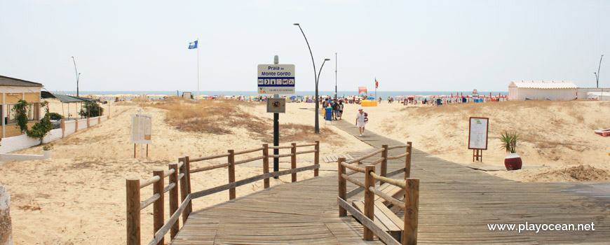 Access to Praia de Monte Gordo Beach