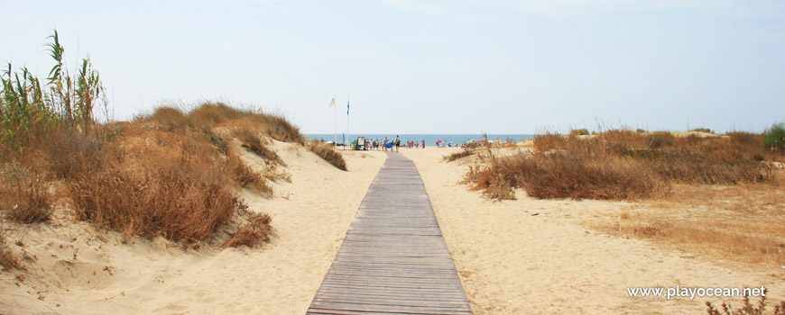 Access to Praia de Santo António Beach