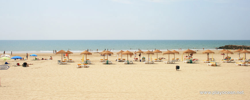 Aluguer de camas na Praia de Santo António