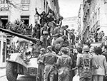 Revolução de 25 de Abril, militares e povo