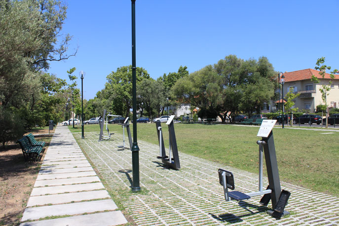 Aparelhos de Fitness no Jardim da Alameda da Encarnação