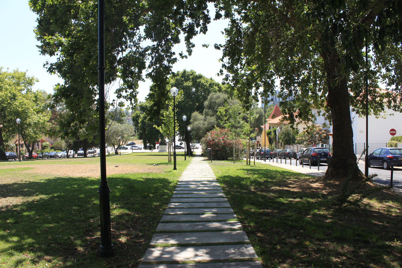 Jardim da Alameda da Encarnação em Lisboa • Portugal