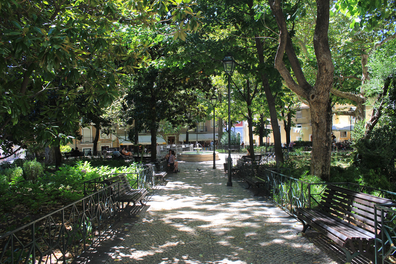 Jardim Fialho de Almeida em Lisboa • Portugal