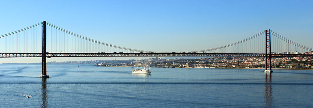 Navio e Ponte 25 de Abril 